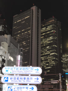 新宿副都心ではまだビルに灯りが。これから深夜のラッシュか。