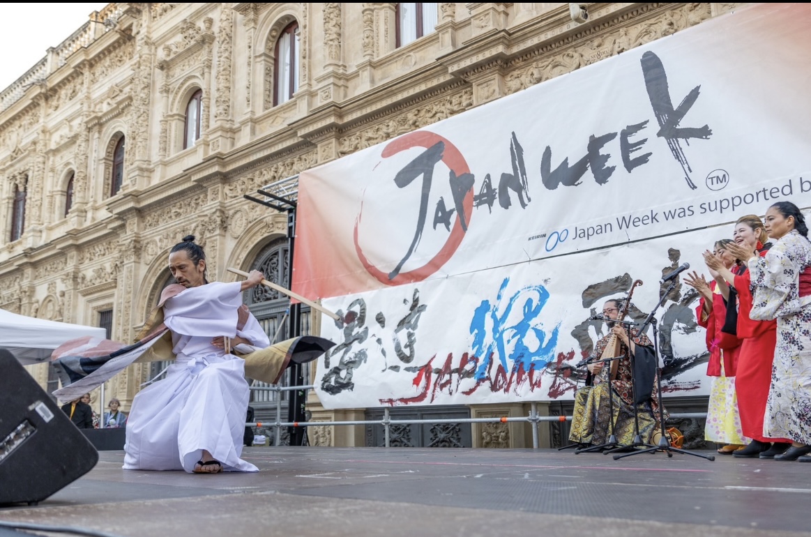 日本人がパフォーマンスする「侍フラメンコ」がスペインで好評